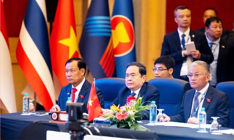  Chủ tịch Quốc hội Trần Thanh Mẫn dự Phiên họp Ban Chấp hành AIPA-46, thăm, làm việc với lãnh đạo Tập đoàn Petronas